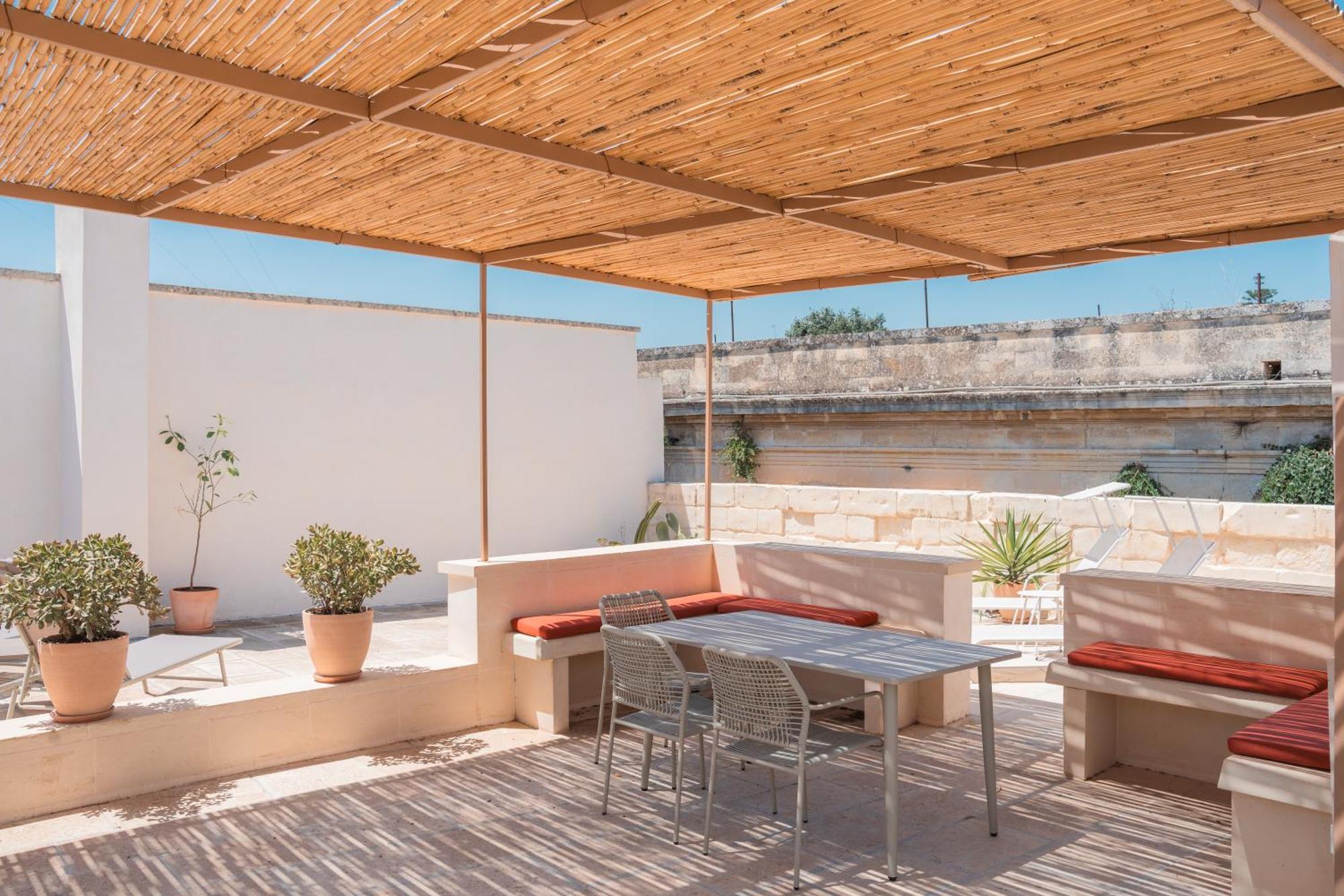 Lotus Apartment & Rooftop By Residence Colibri 莱切 外观 照片