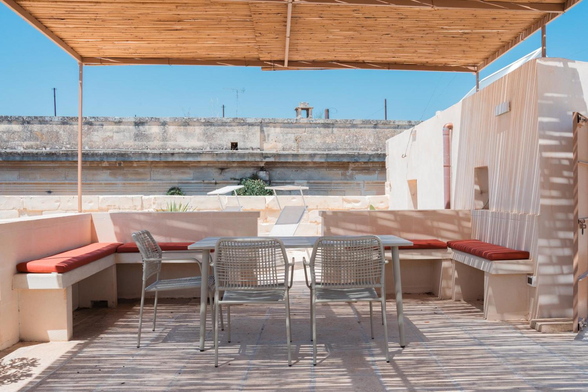 Lotus Apartment & Rooftop By Residence Colibri 莱切 外观 照片