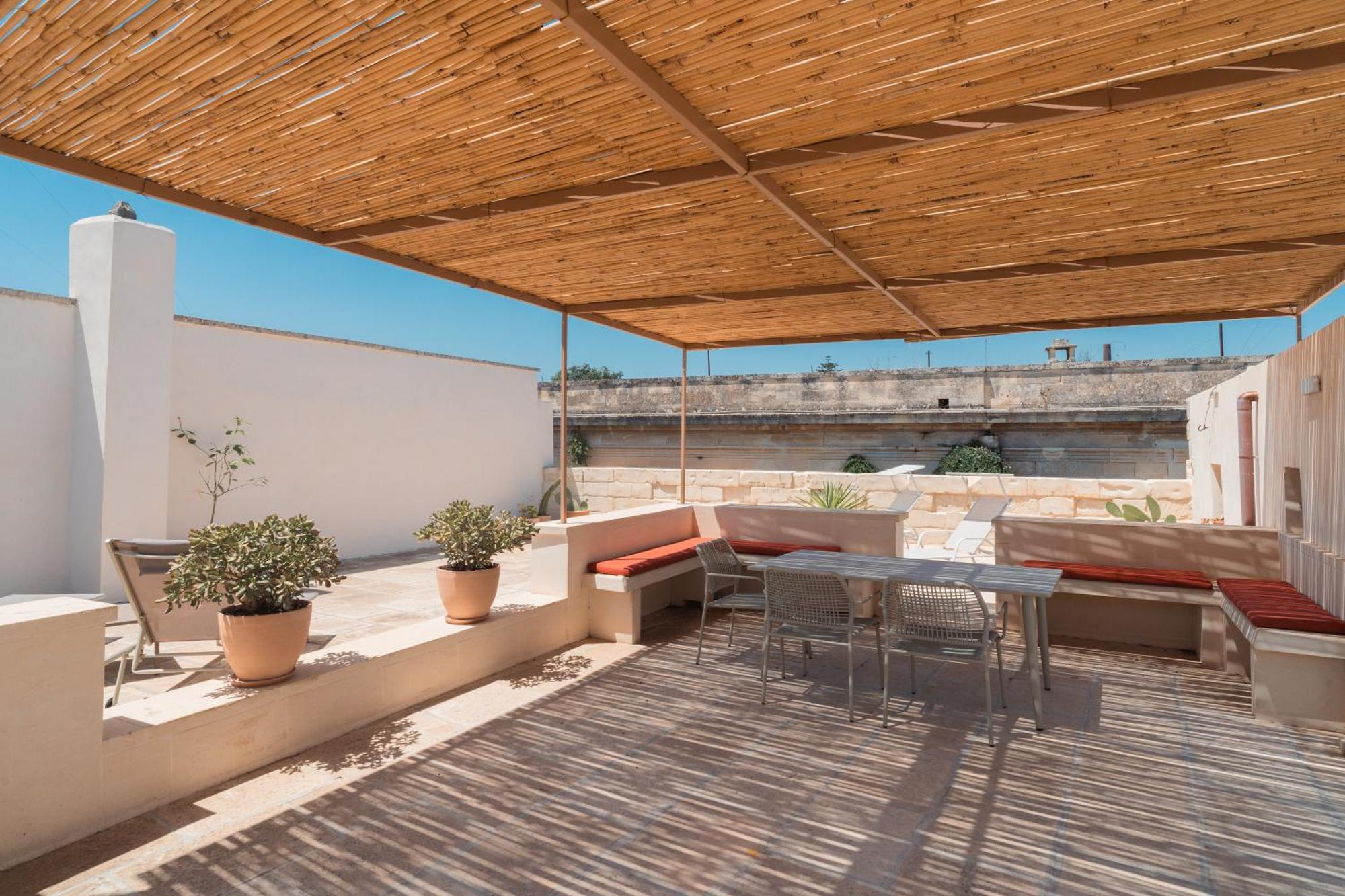 Lotus Apartment & Rooftop By Residence Colibri 莱切 外观 照片